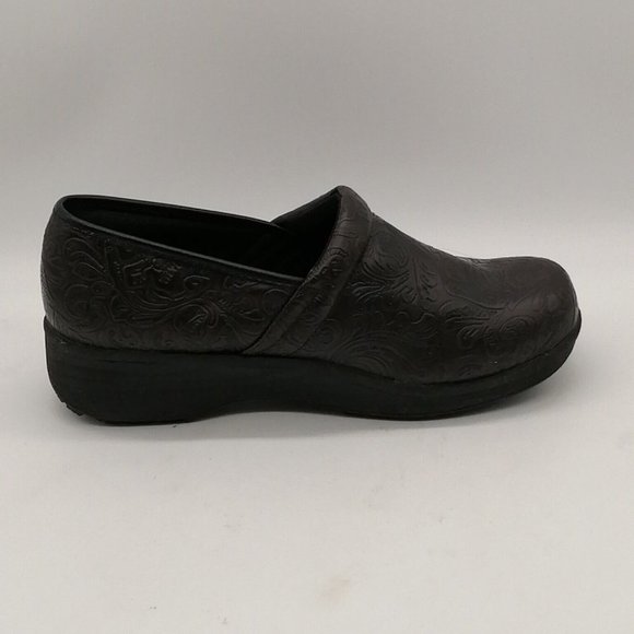 Safe T Step Womens Clog Shoe Brown Embossed Slip On Loafer Round Toe Wedge 9 - Picture 2 of 10